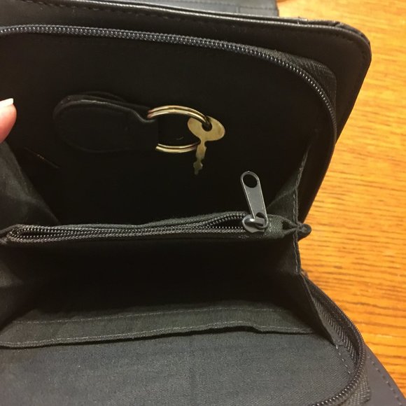 Black Trifold Crossbody Bag - Picture 9 of 12